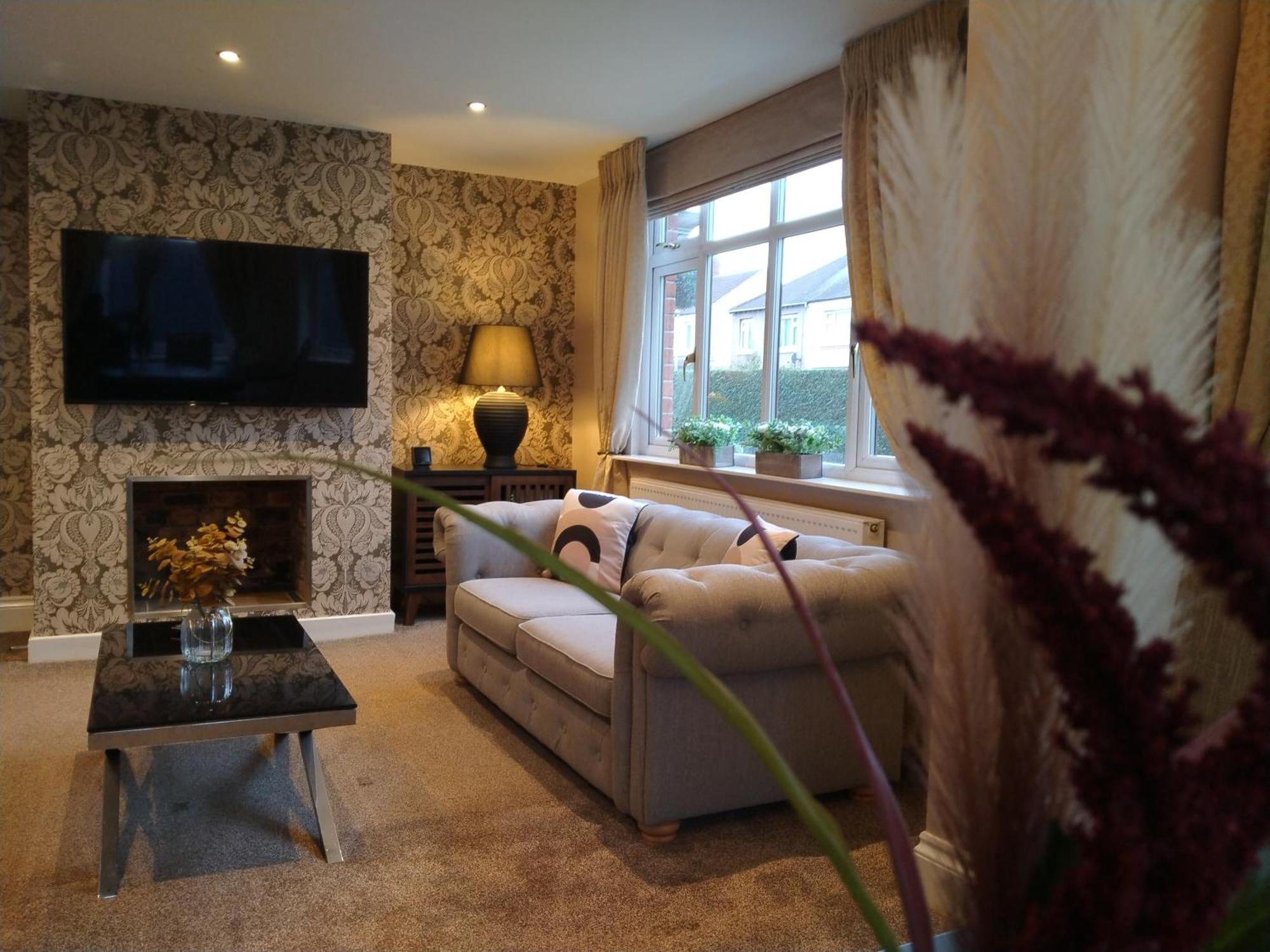 Sirius House - Sleeps 7, Driveway, Garden Villa Crewe Exterior foto