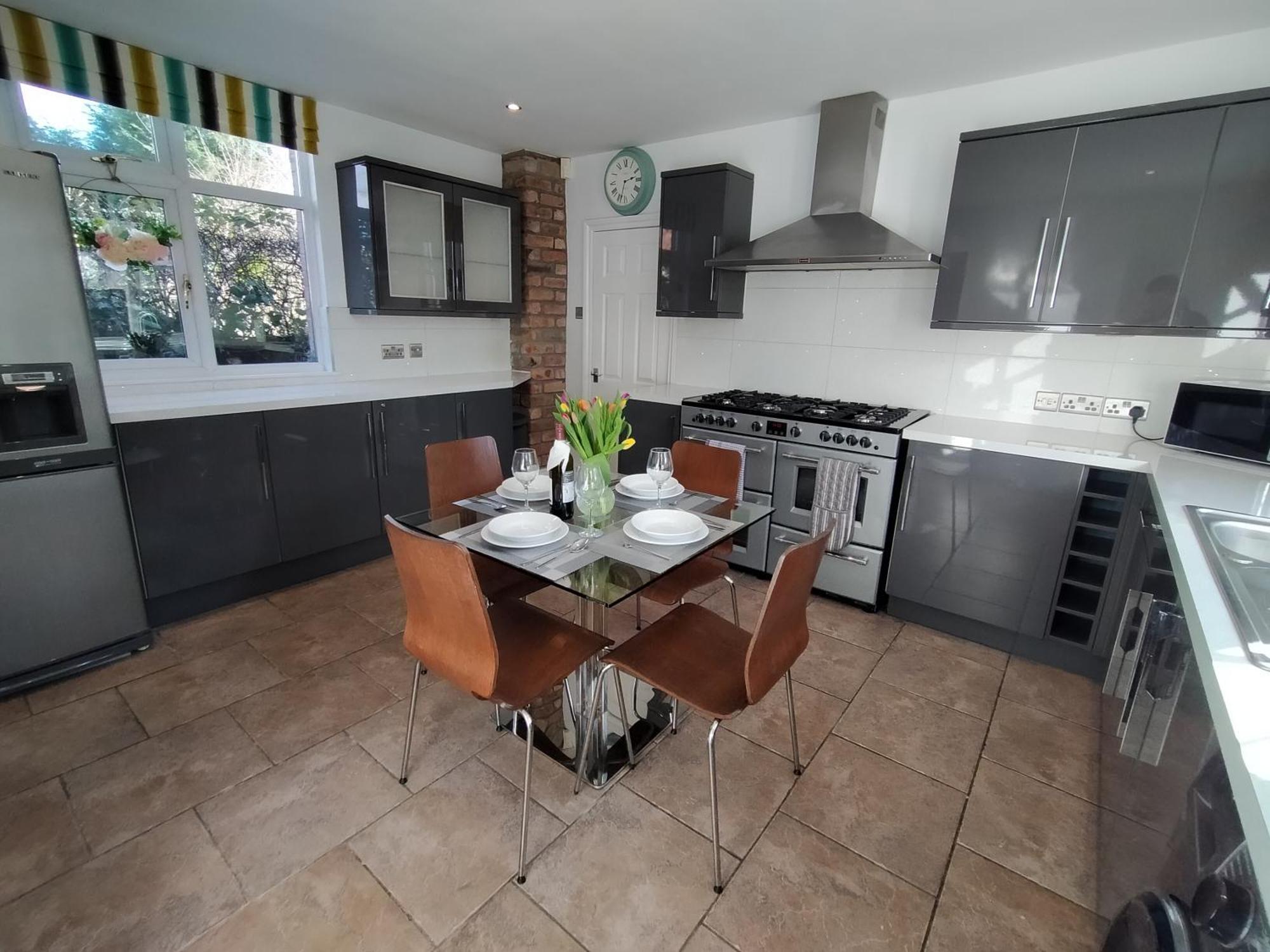 Sirius House - Sleeps 7, Driveway, Garden Villa Crewe Exterior foto