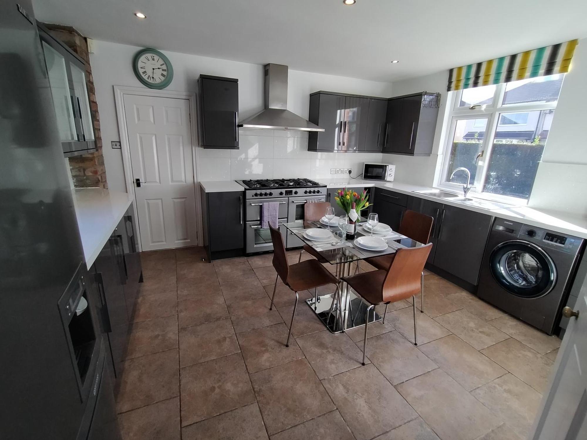Sirius House - Sleeps 7, Driveway, Garden Villa Crewe Exterior foto